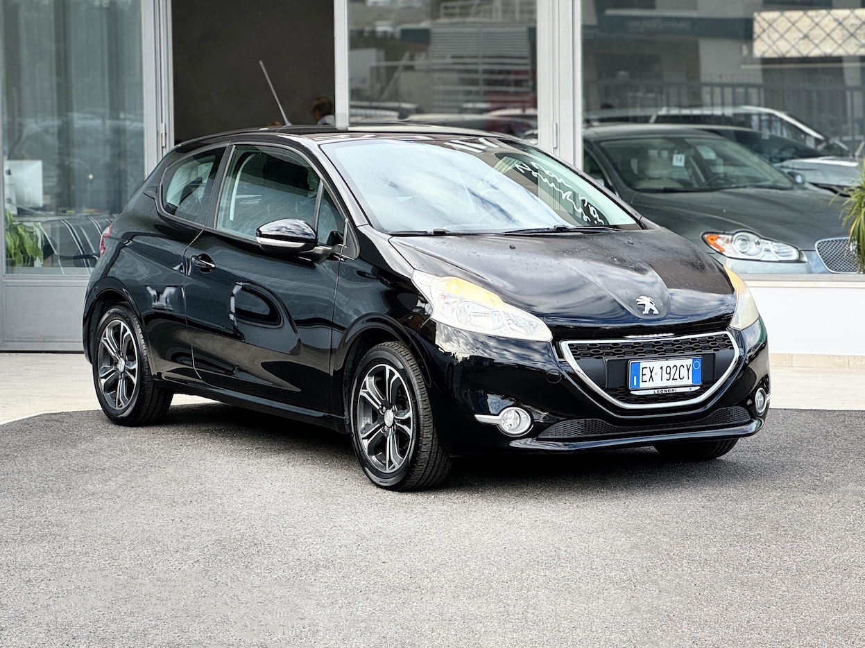 PEUGEOT - 208