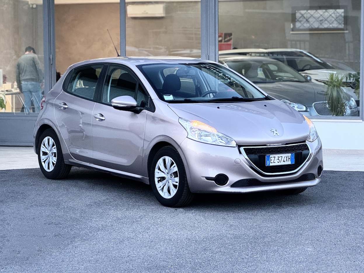 PEUGEOT - 208