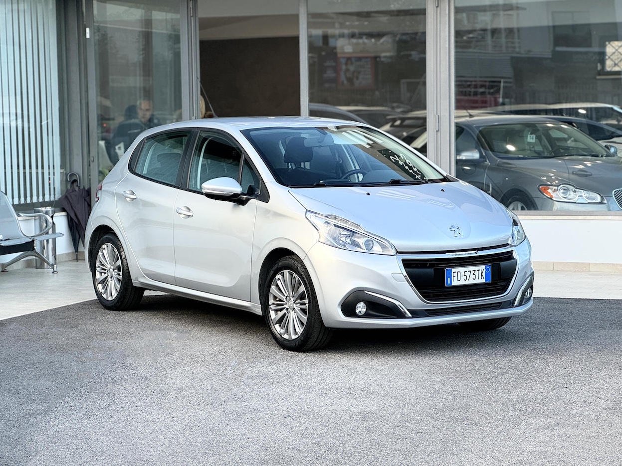 PEUGEOT - 208