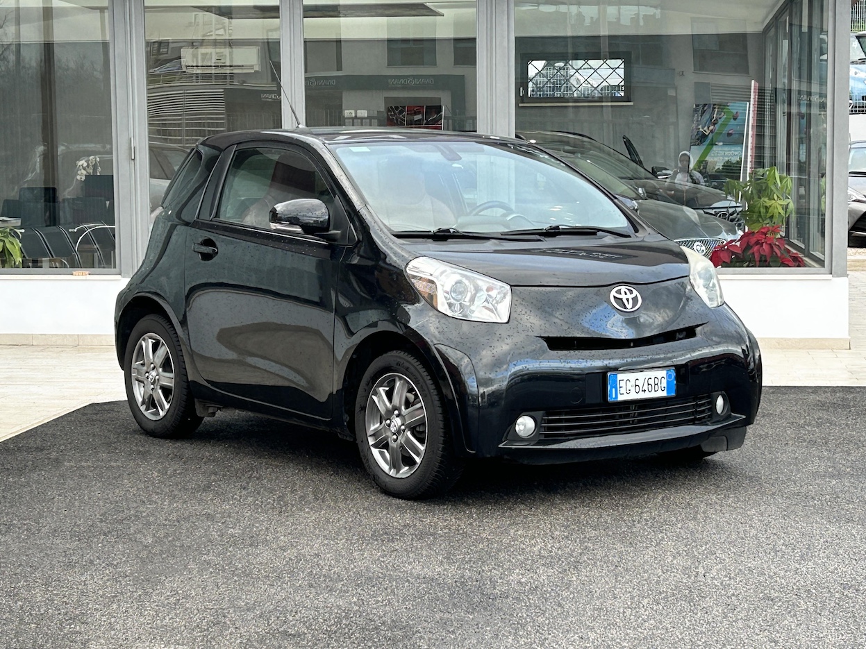 TOYOTA - iQ