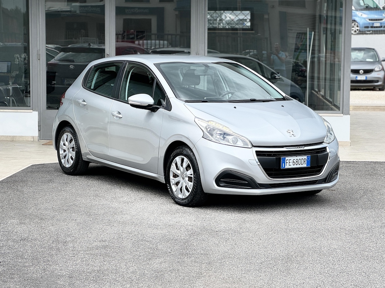 PEUGEOT - 208