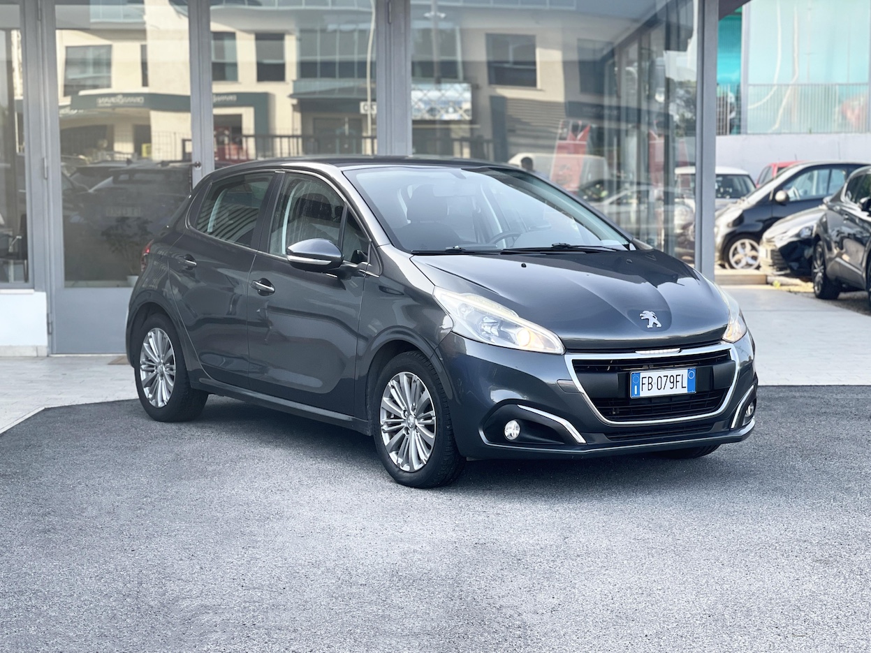 PEUGEOT - 208