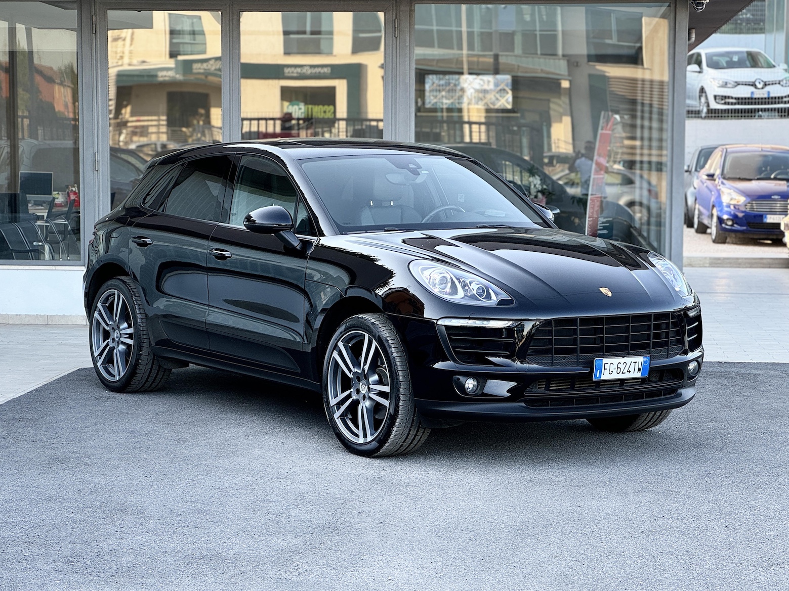 PORSCHE - Macan