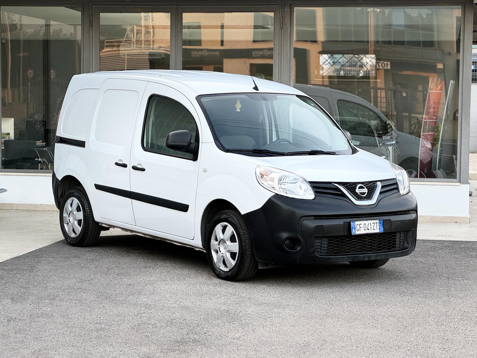 NISSAN - NV250