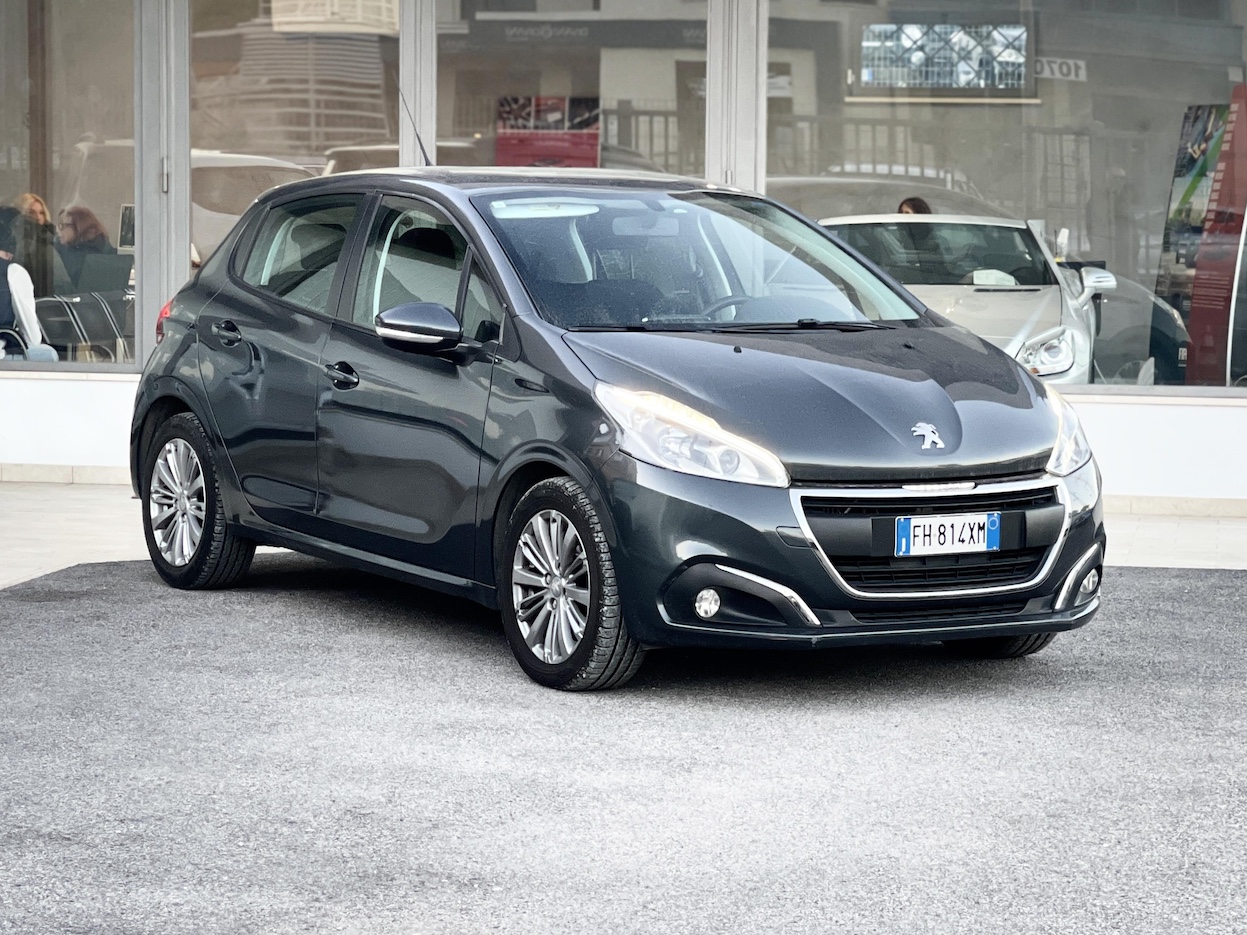 PEUGEOT - 208