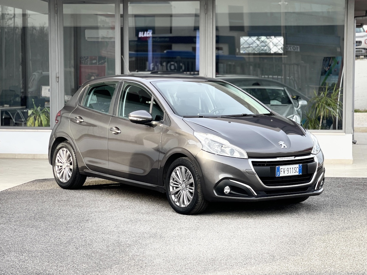 PEUGEOT - 208