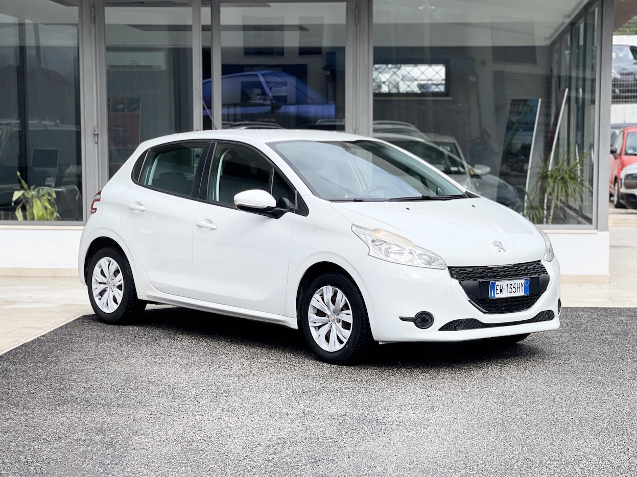 PEUGEOT - 208