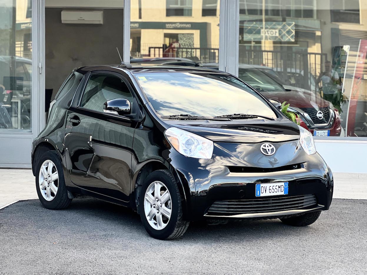 TOYOTA - iQ