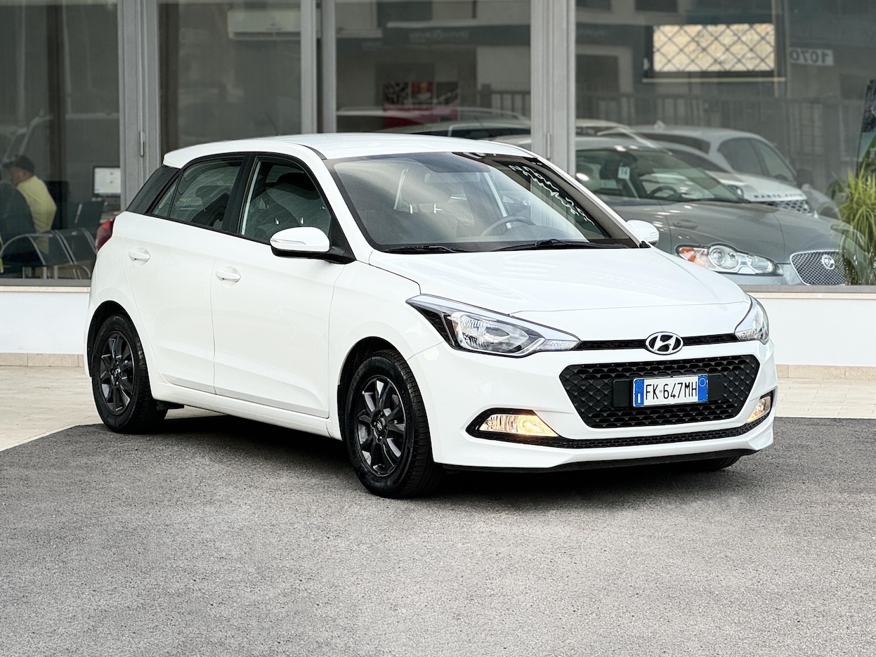 HYUNDAI - i20